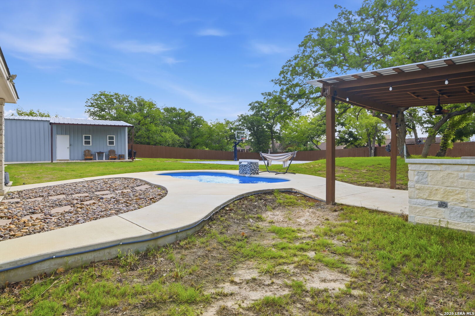 main property photo 27