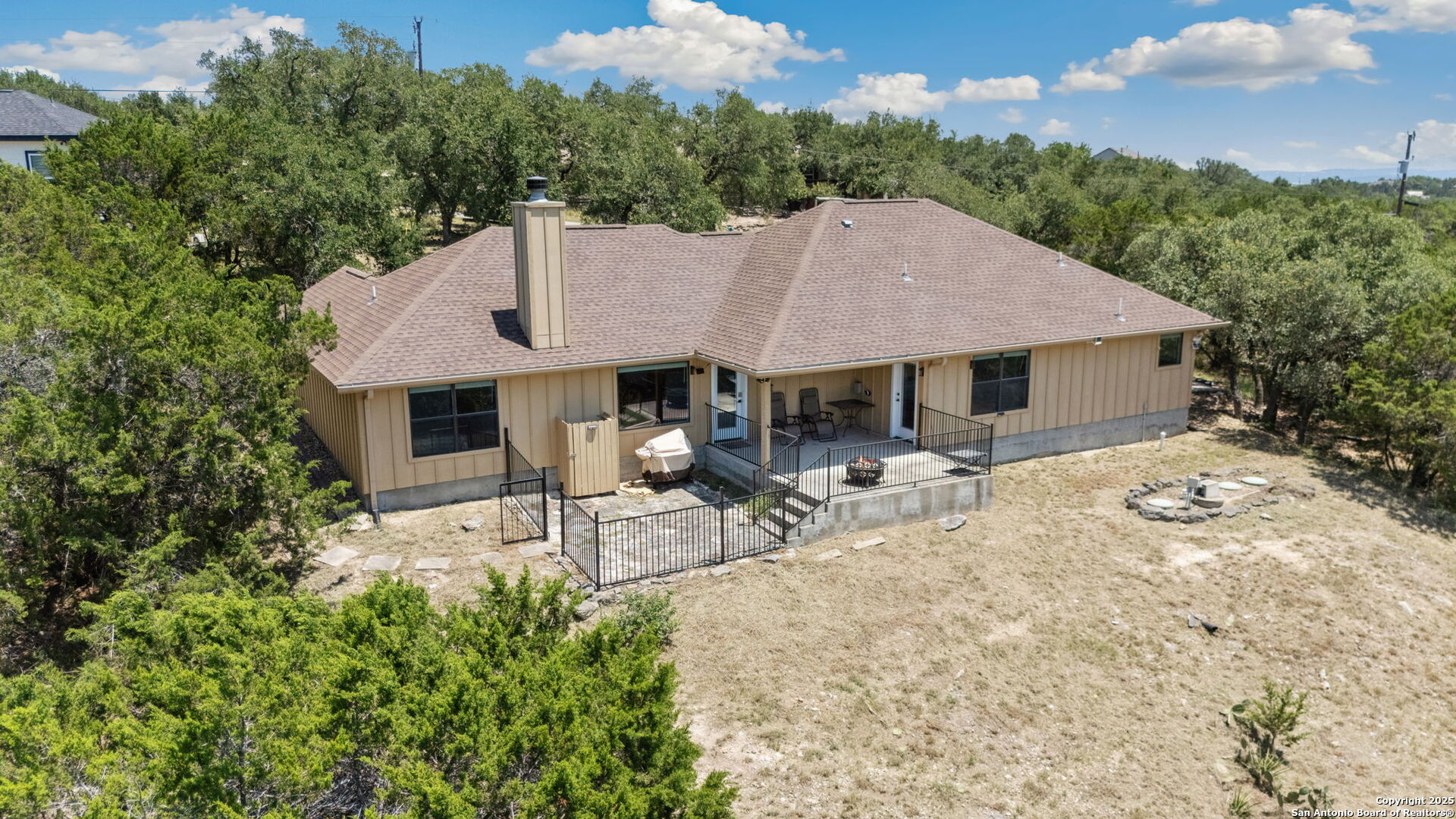 main property photo 28