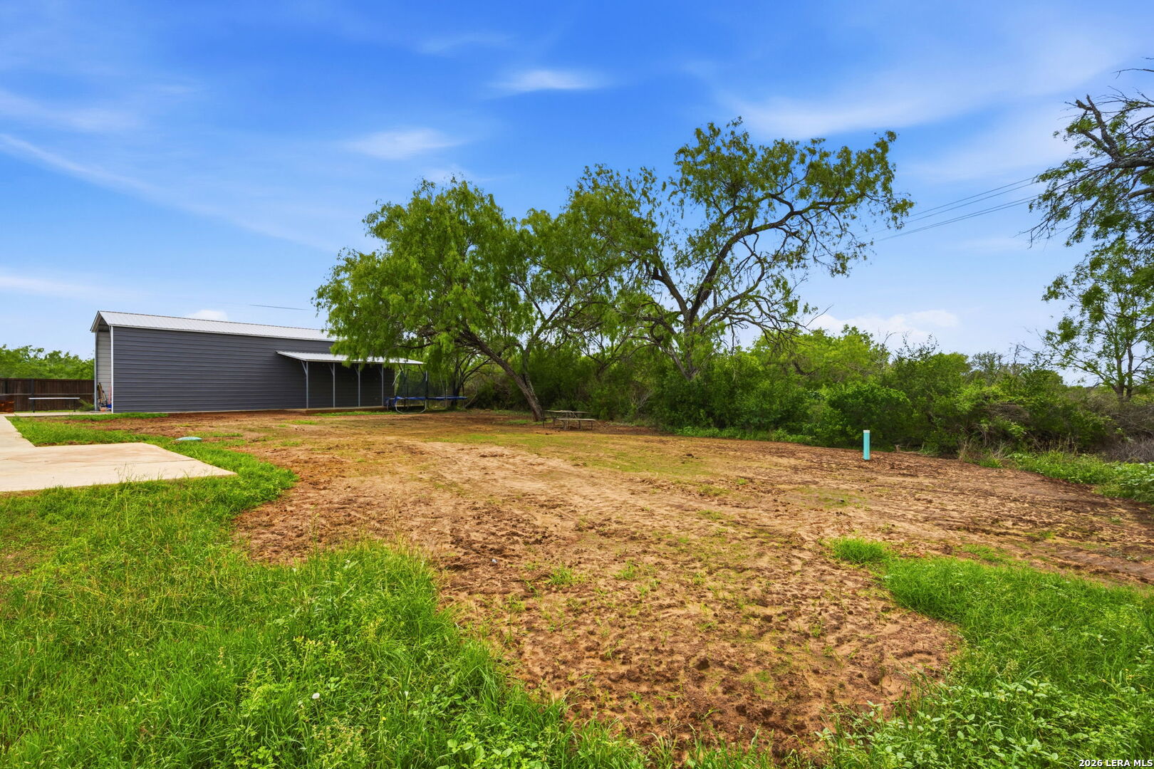 main property photo 25