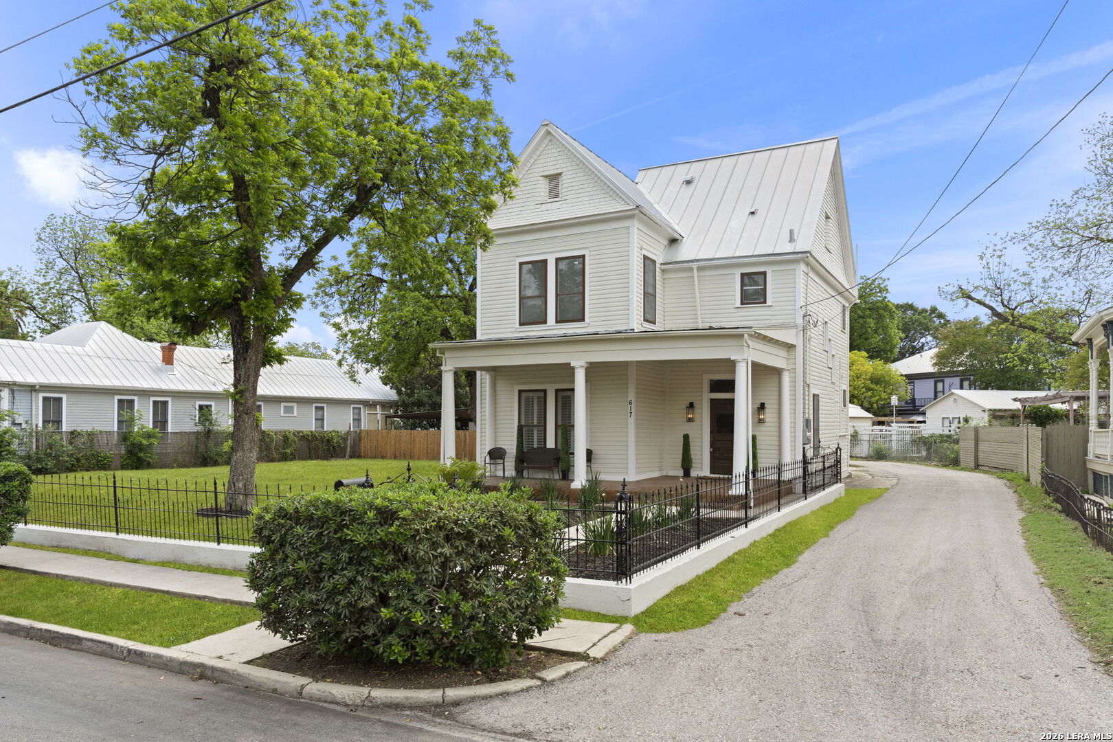 main property photo 6