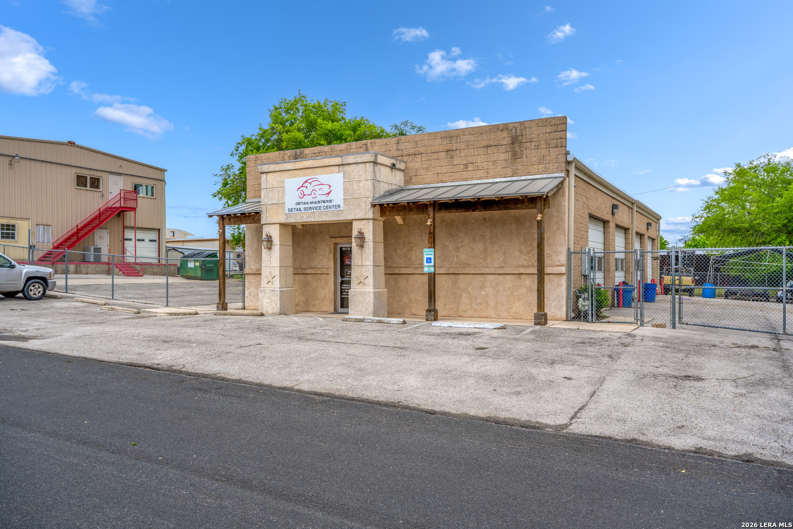 main property photo 17