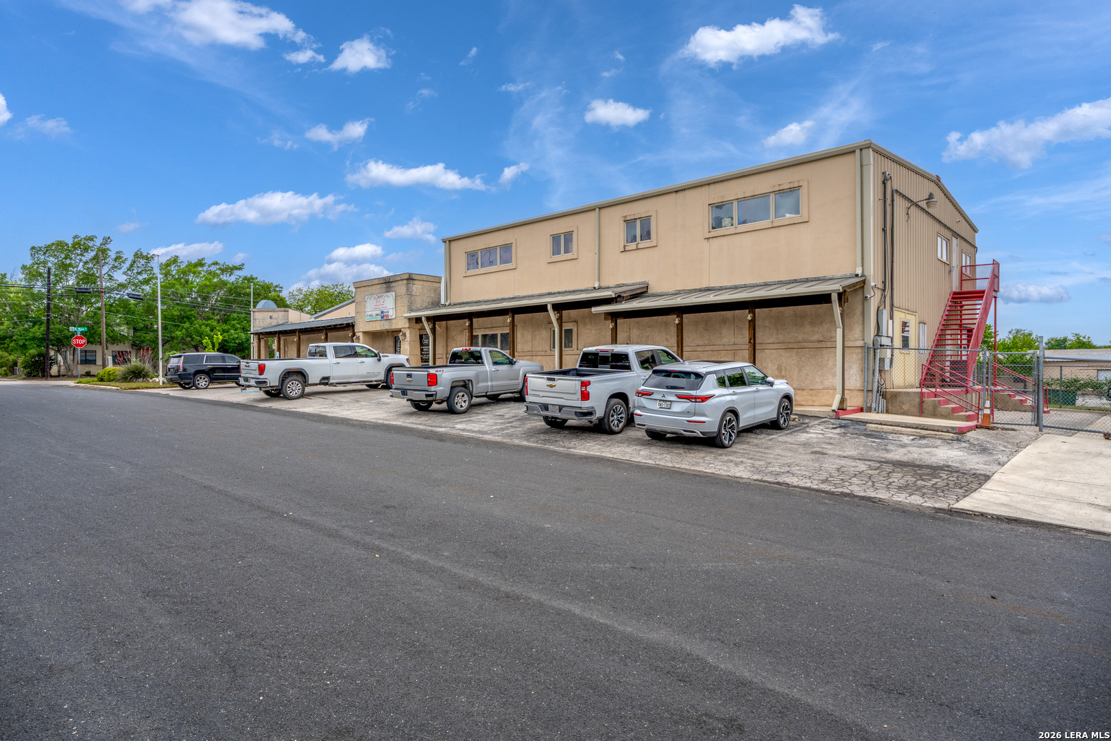 main property photo 28