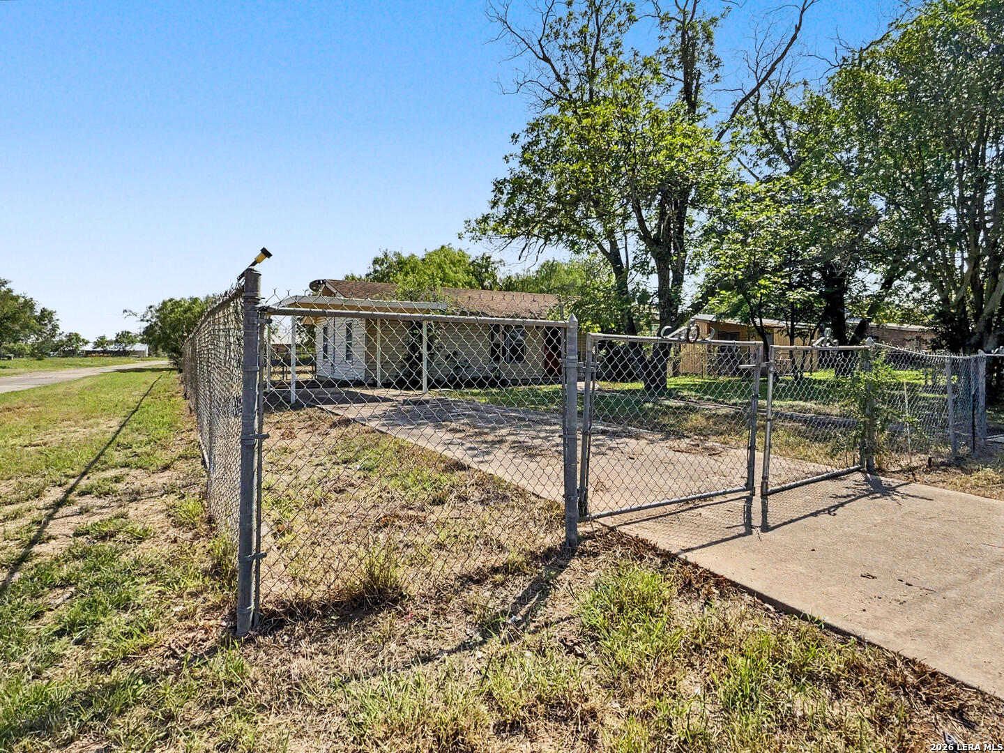 main property photo 6