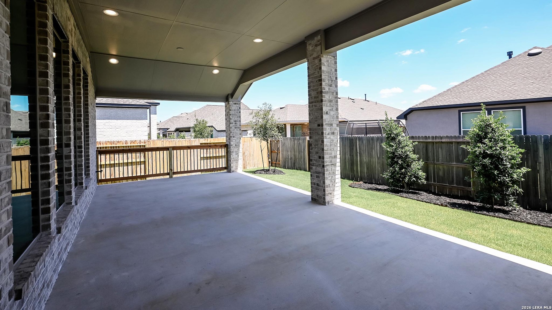 main property photo 20