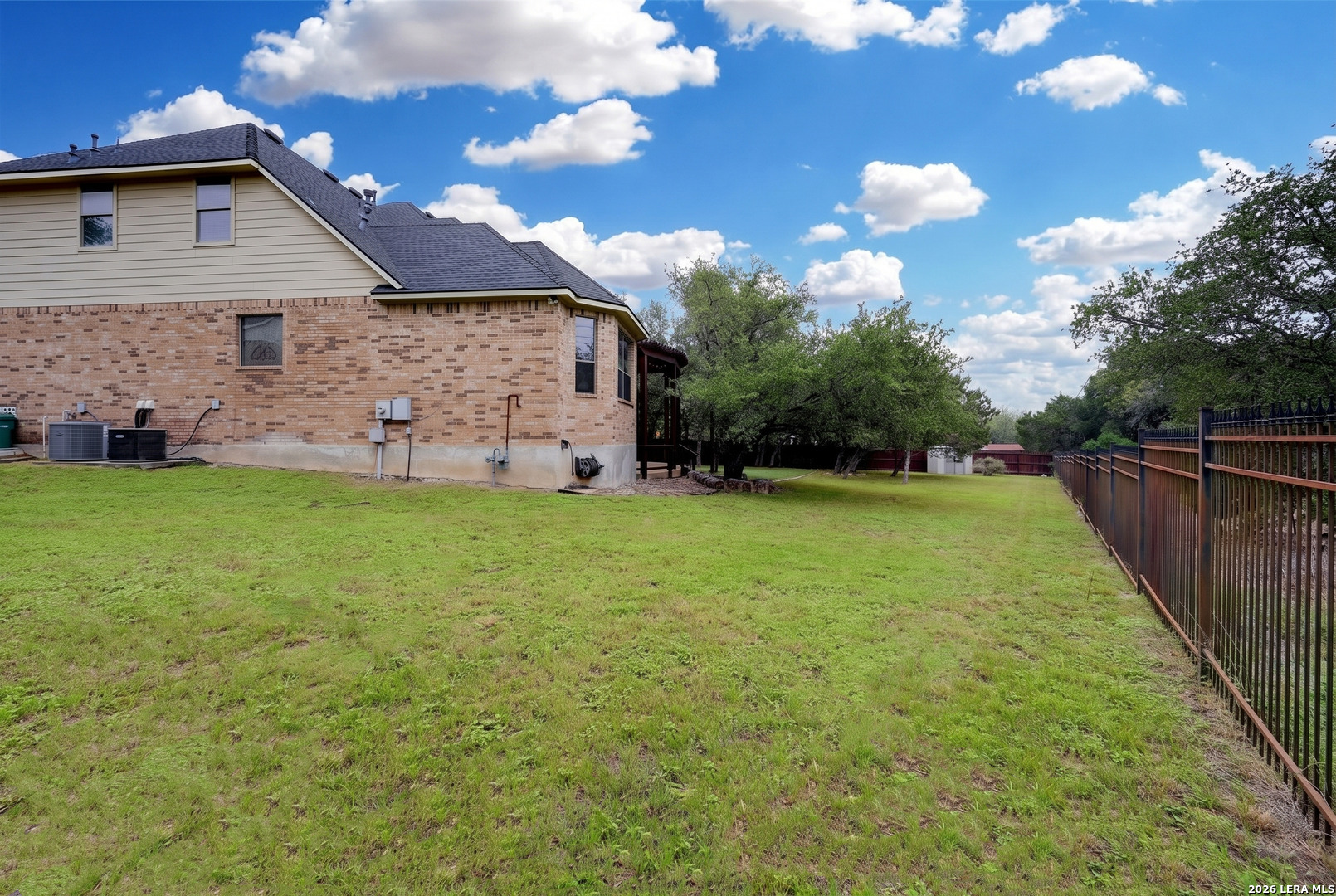 main property photo 28