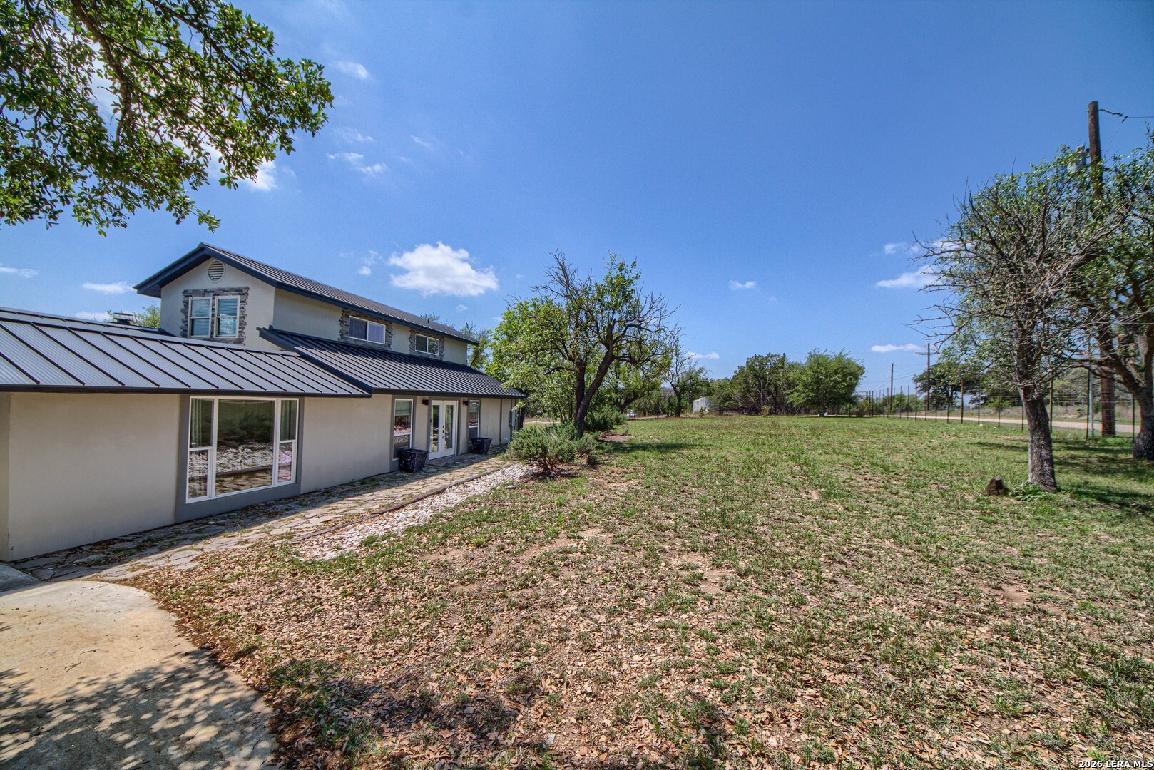 main property photo 13