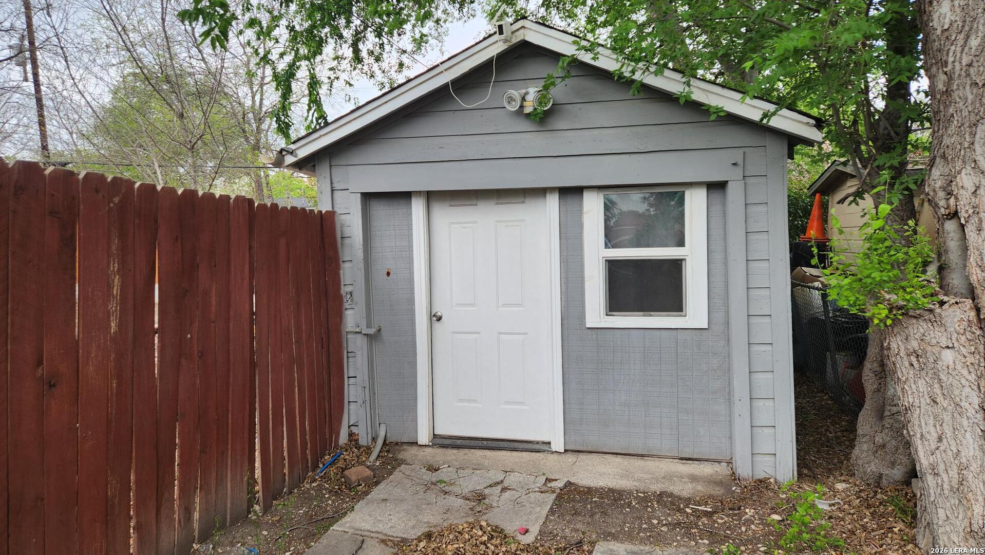 main property photo 28