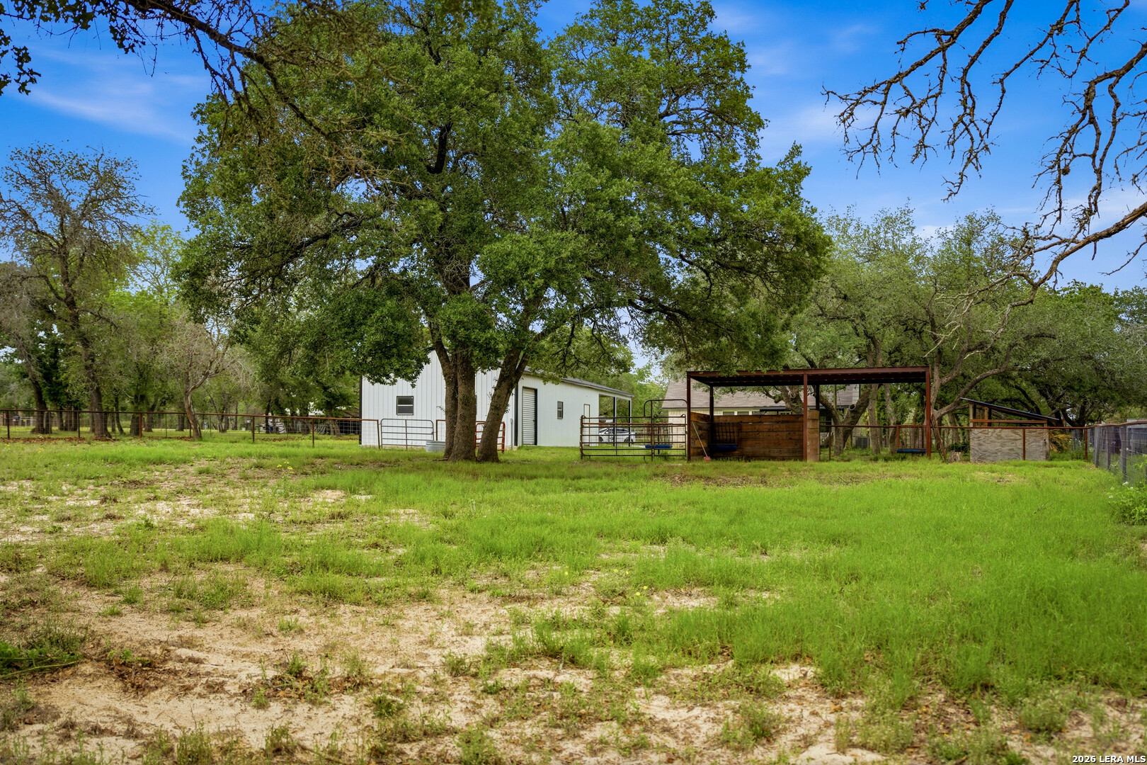 main property photo 28