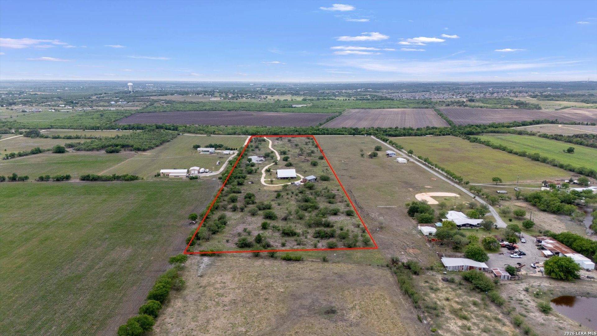 main property photo 28