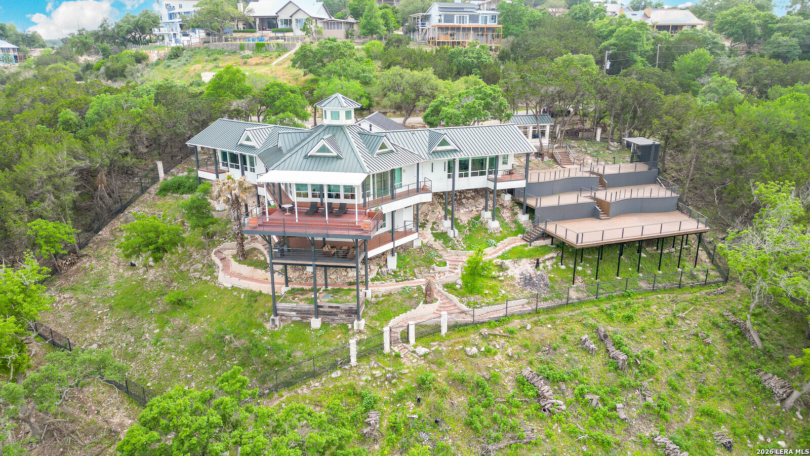 main property photo 28