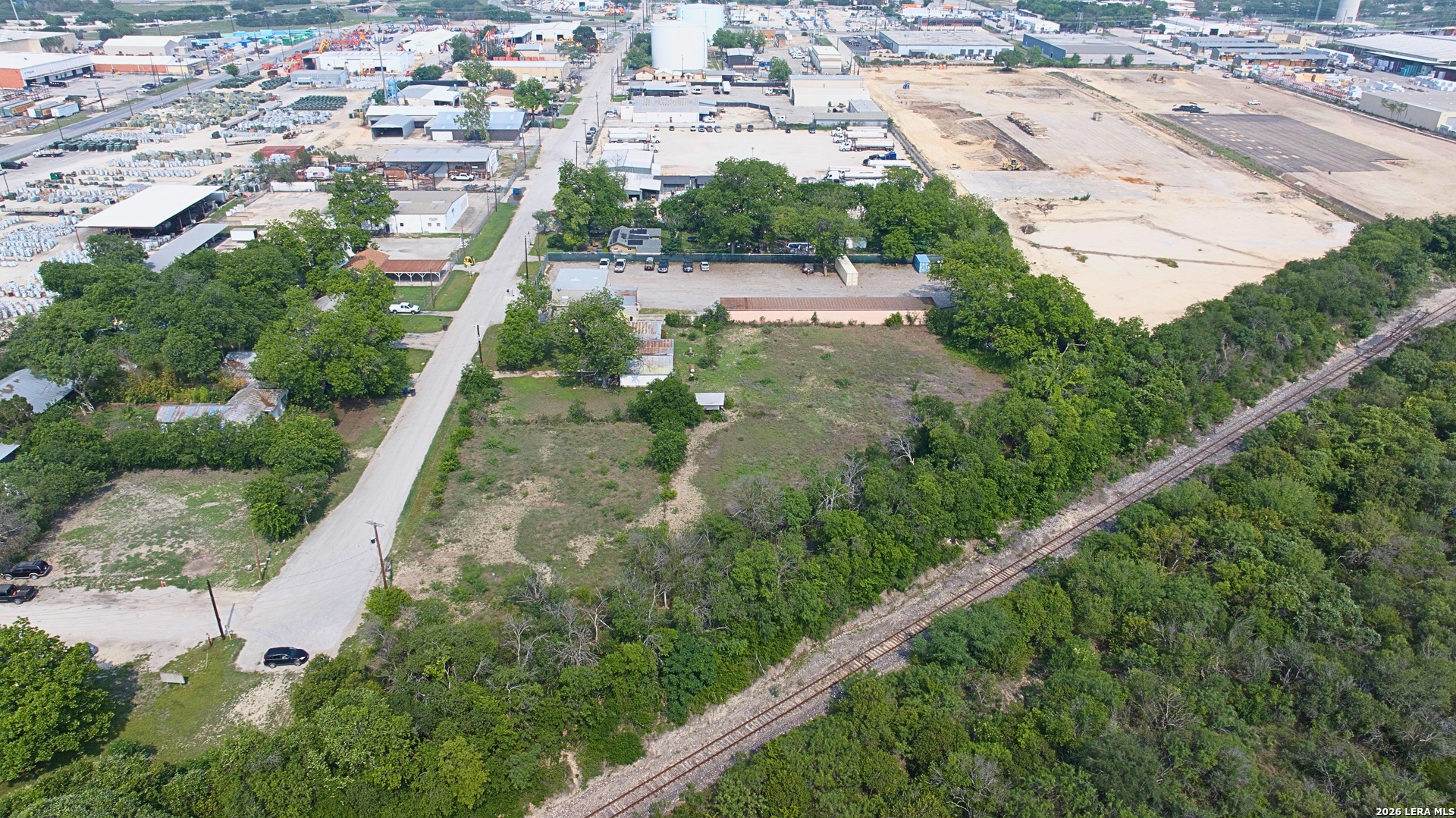 main property photo 11