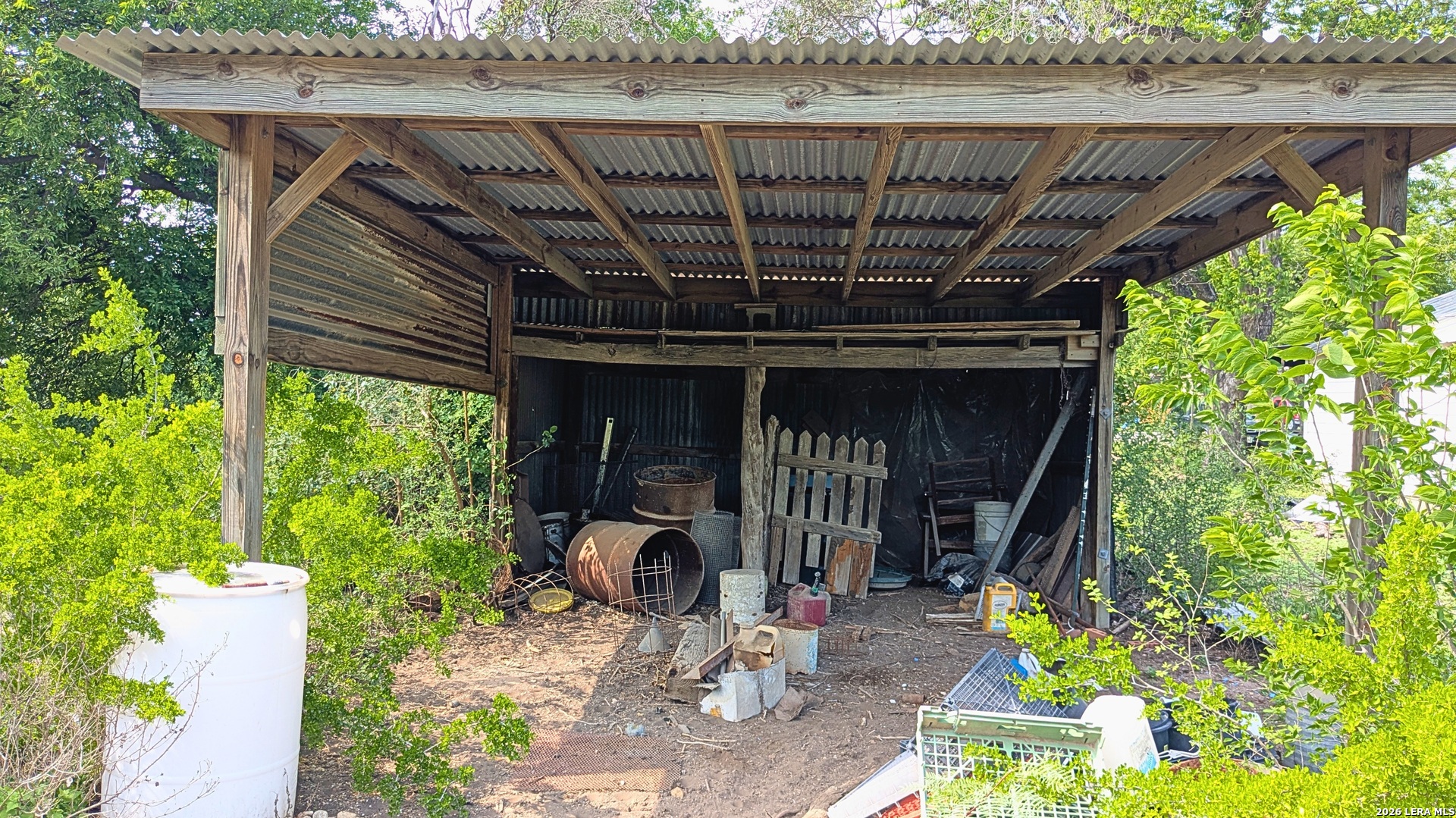 main property photo 29