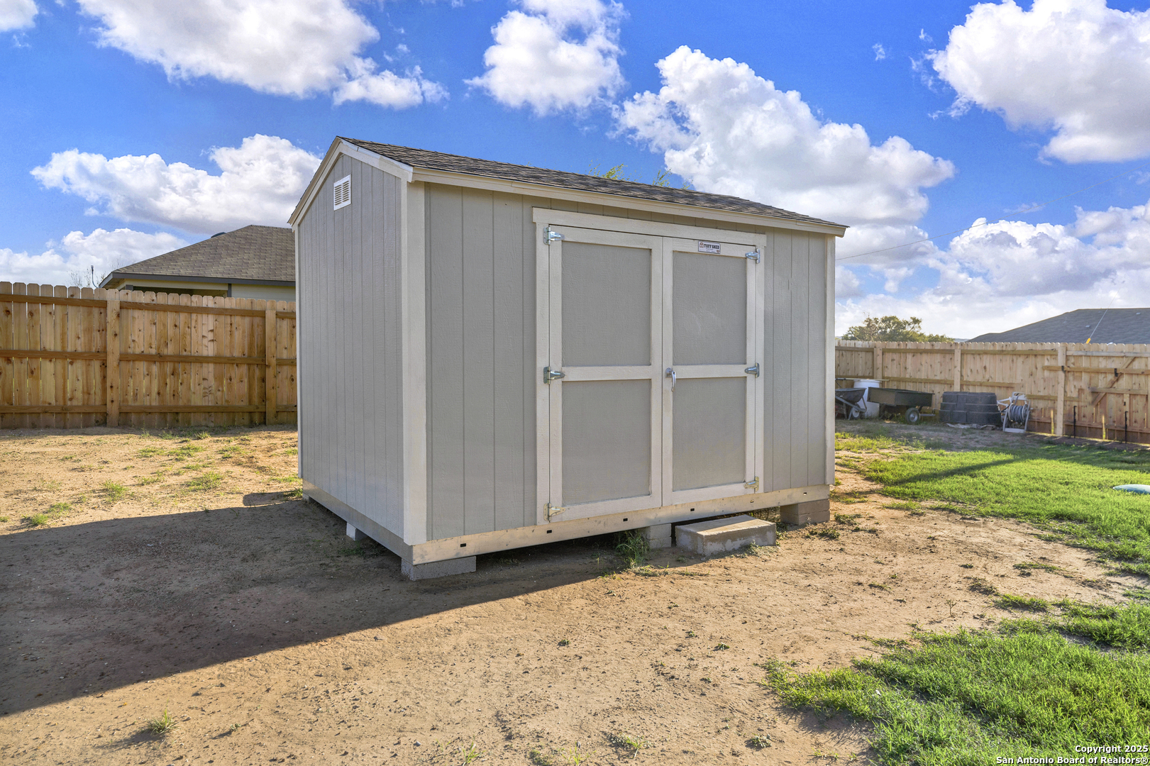 main property photo 40