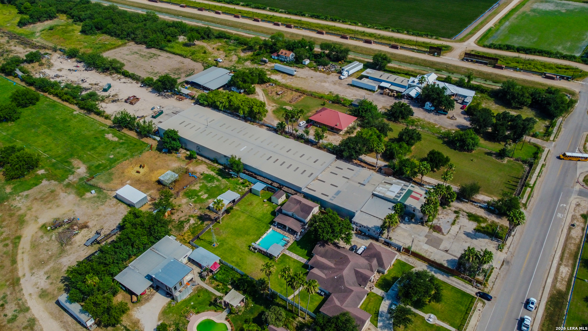 main property photo 11