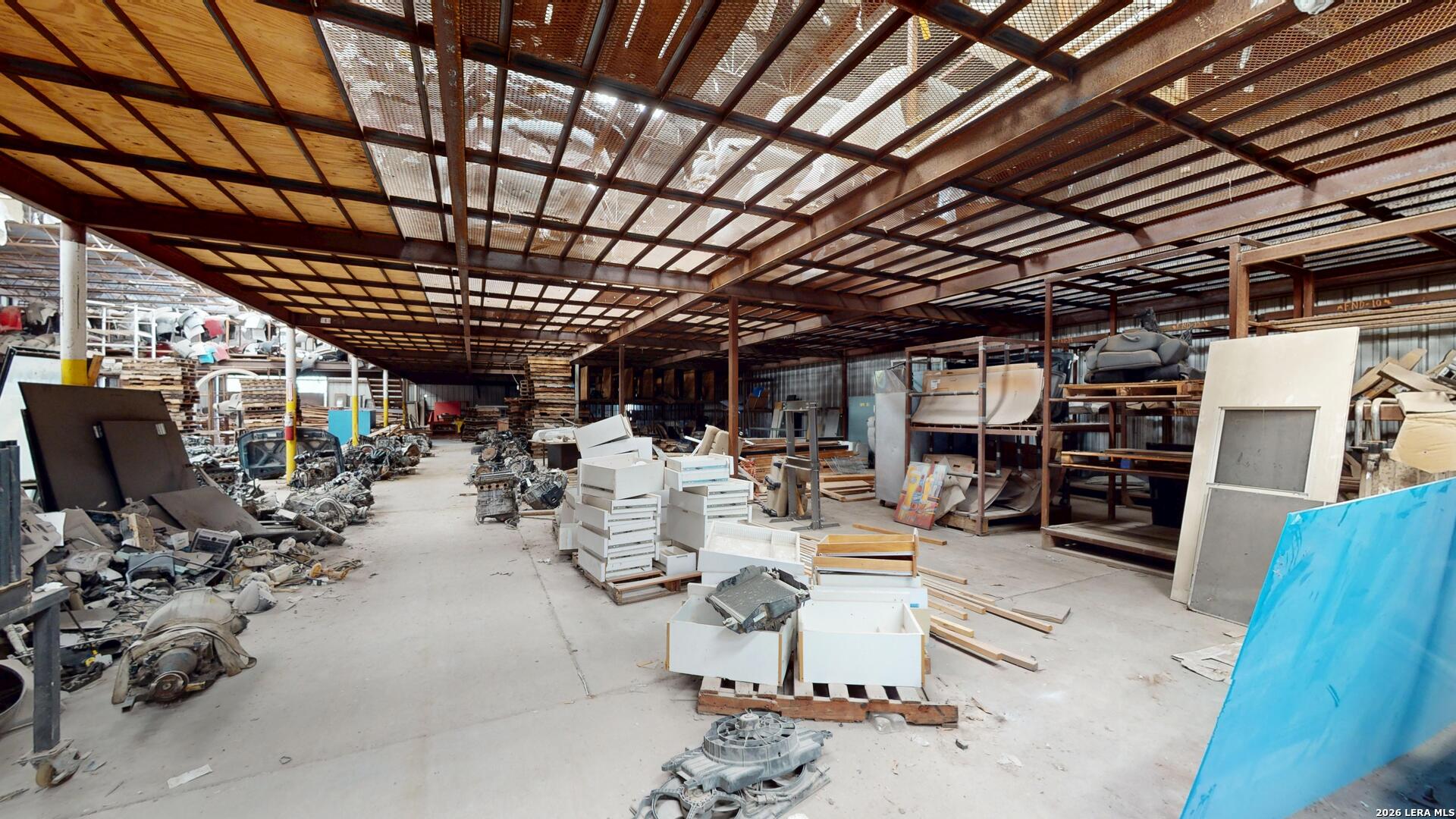 main property photo 28