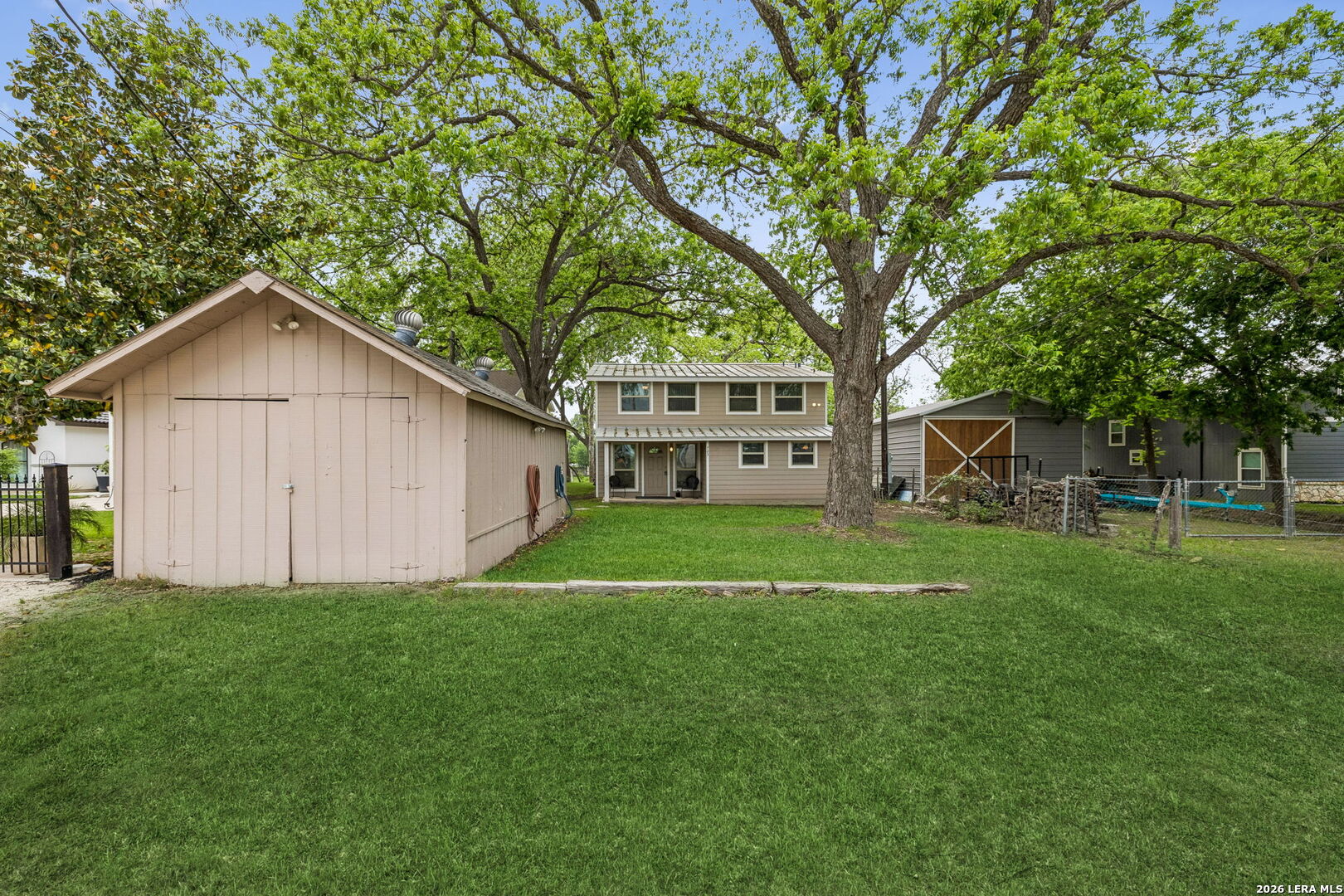 main property photo 10