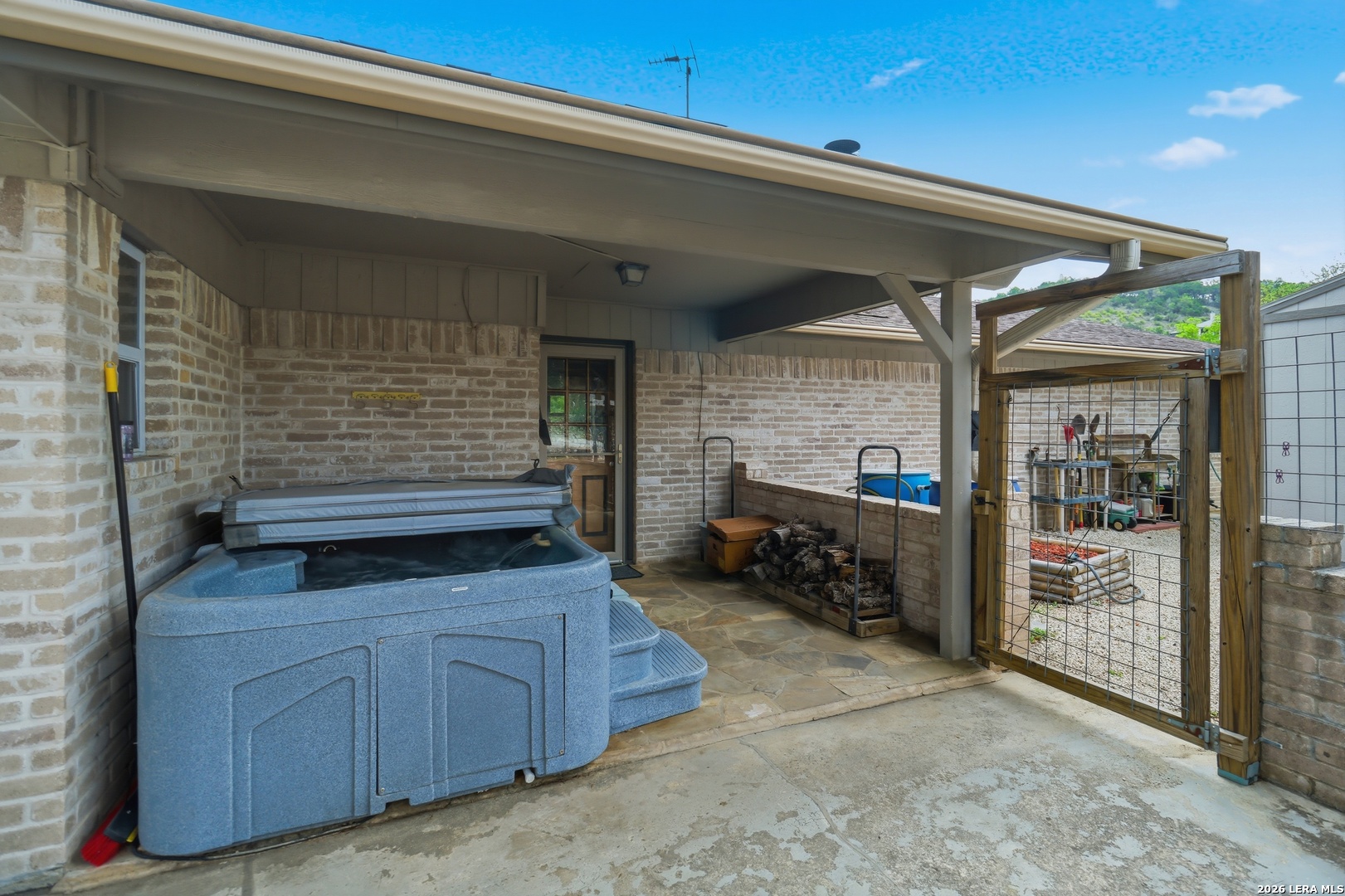 main property photo 25