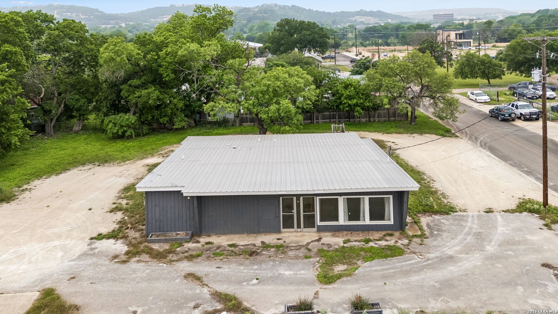 main property photo 25