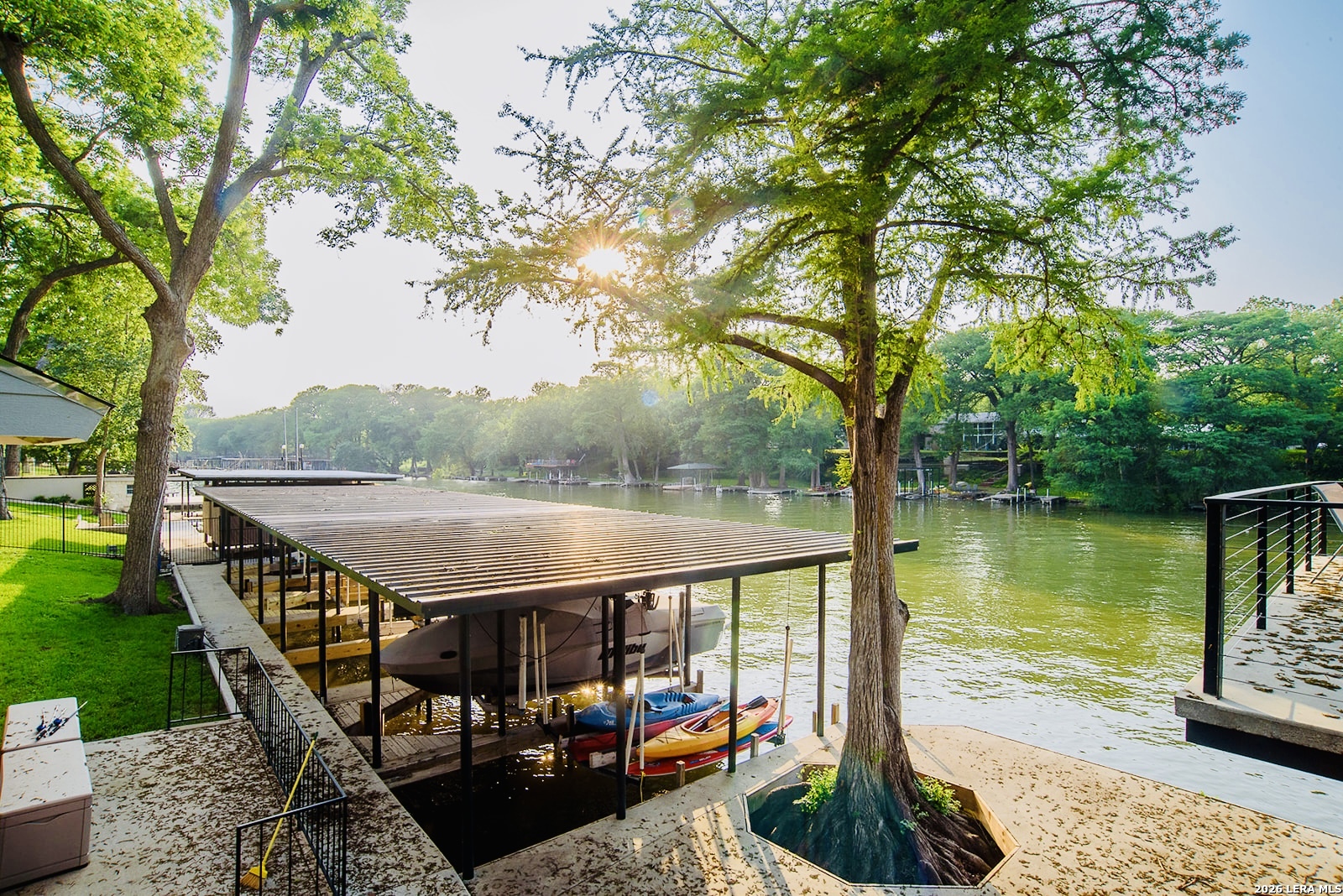main property photo 23