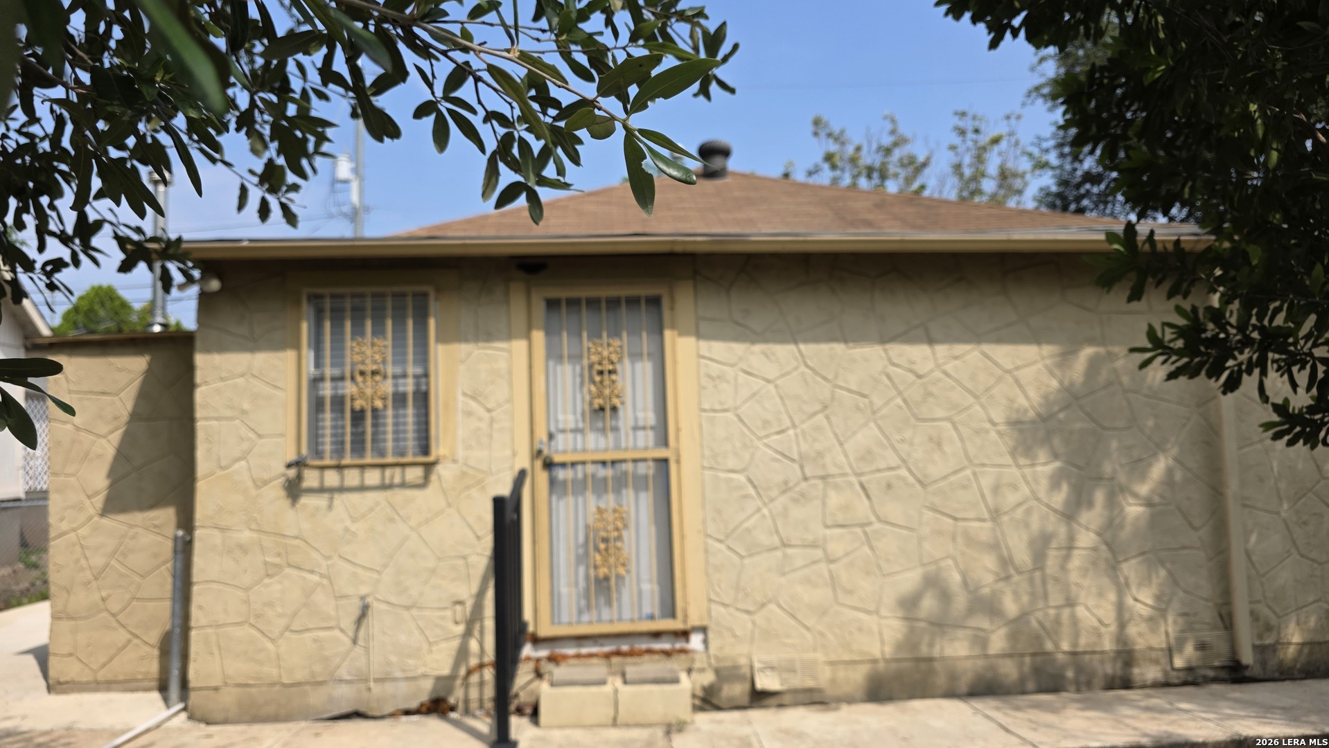 main property photo 13