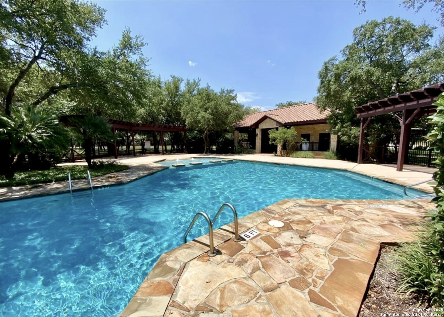main property photo 12
