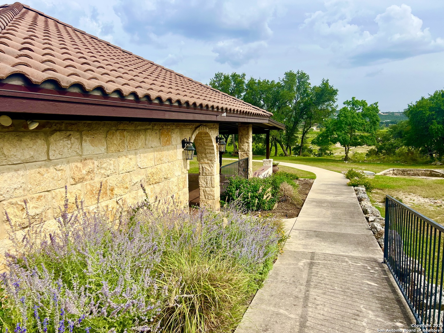 main property photo 15