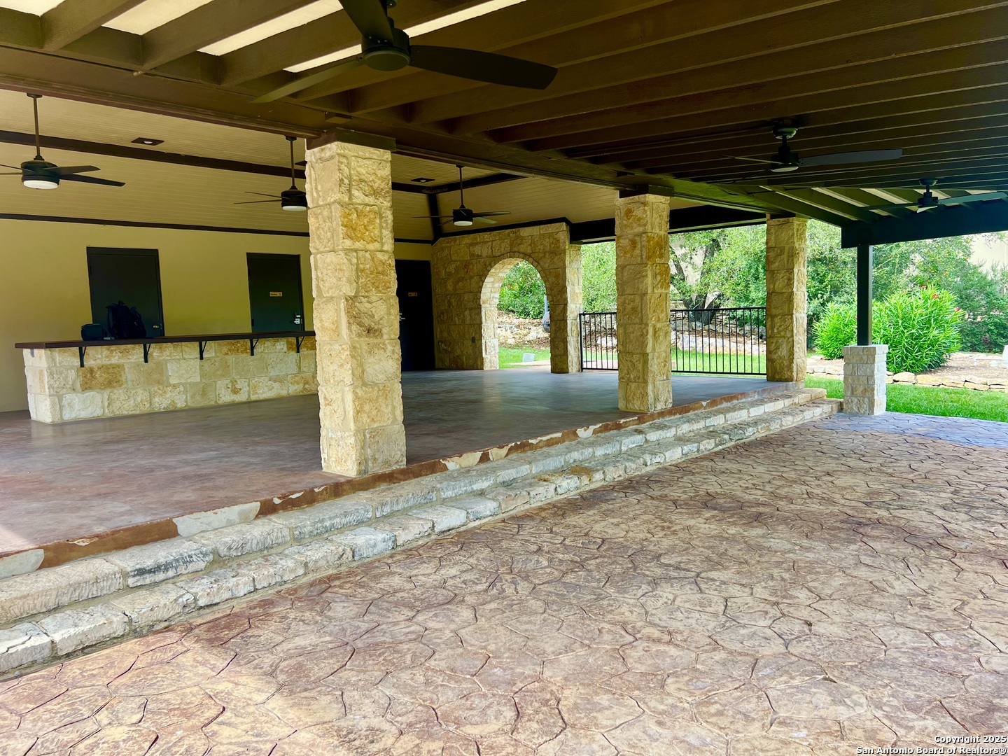 main property photo 16