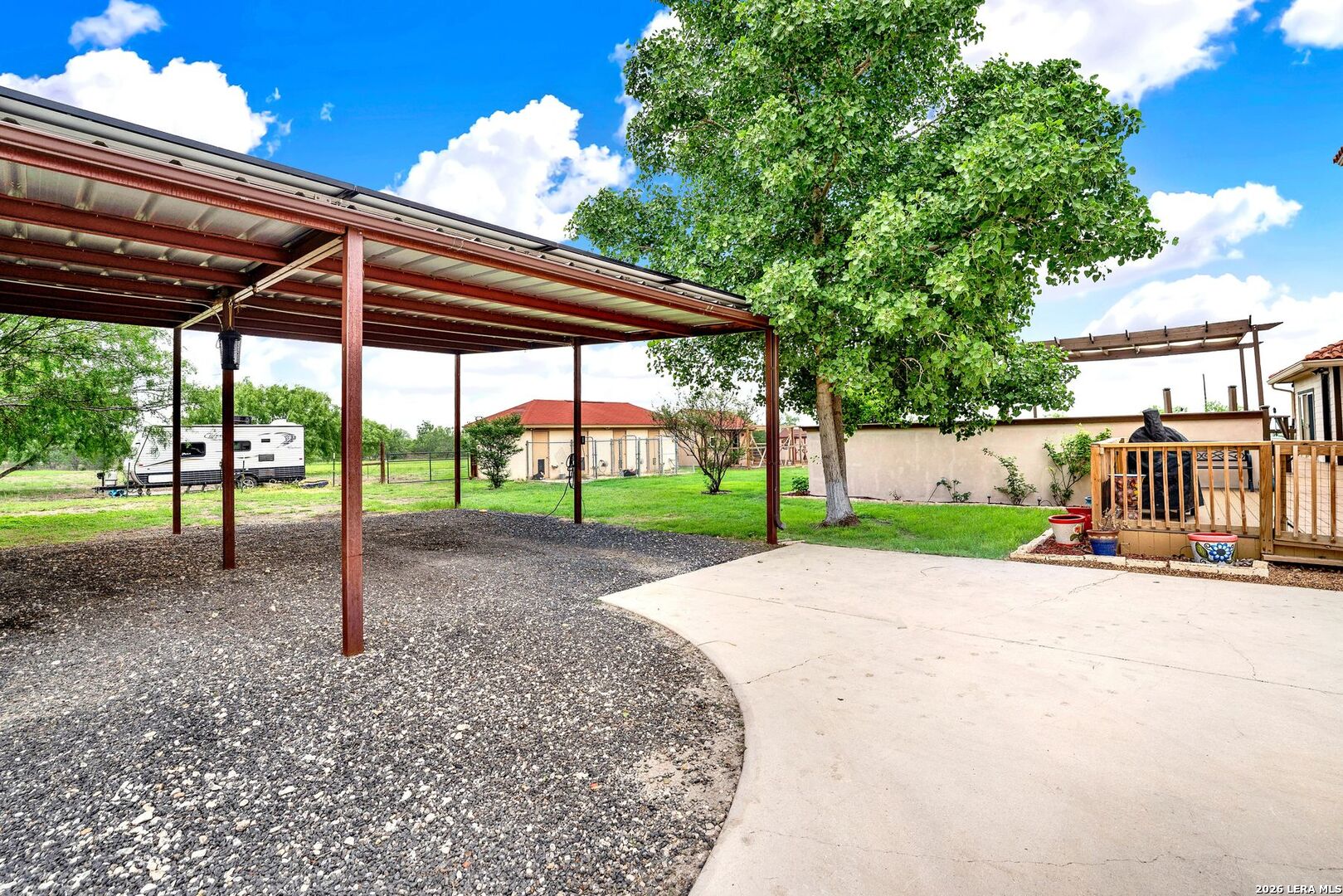 main property photo 40