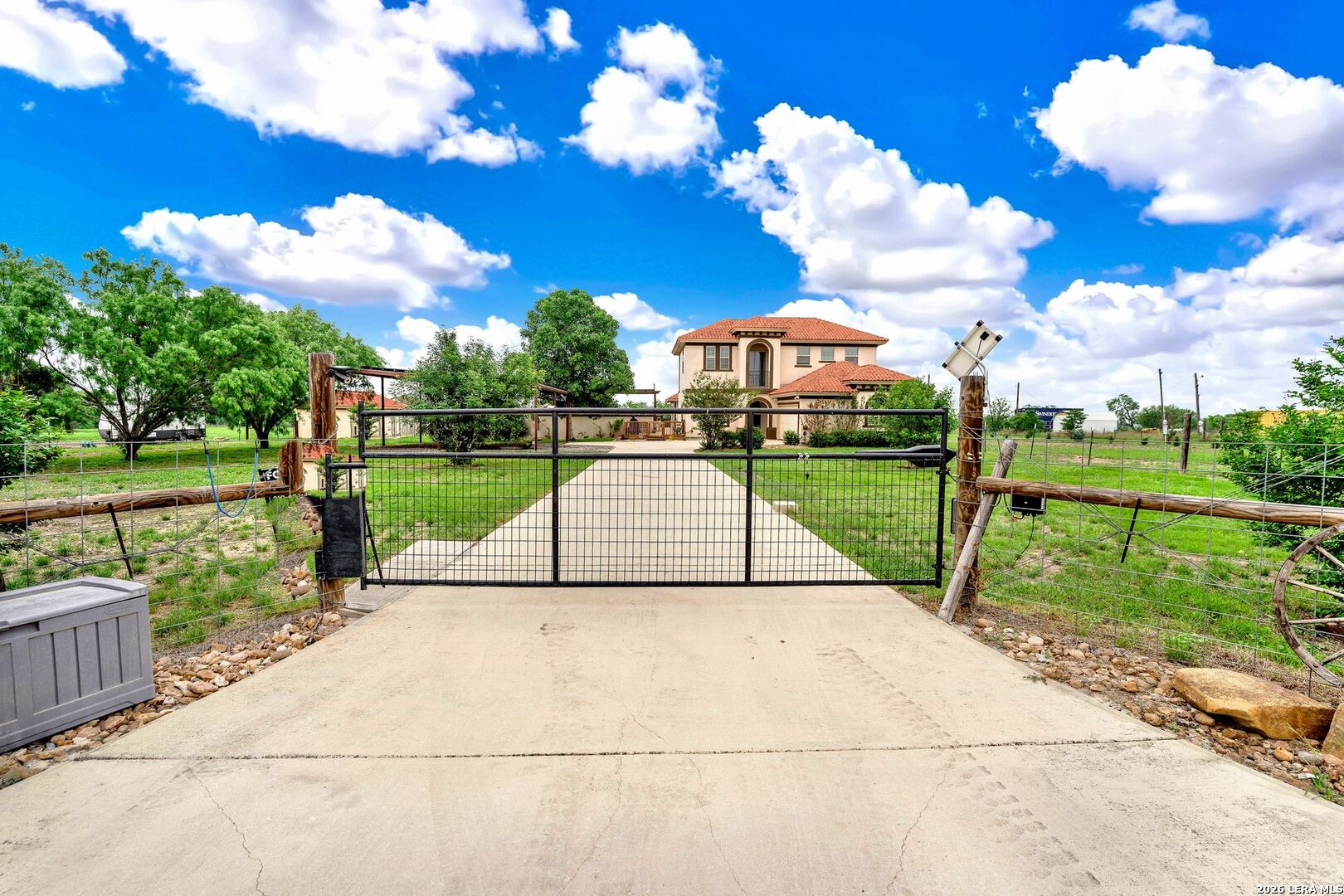 main property photo 6