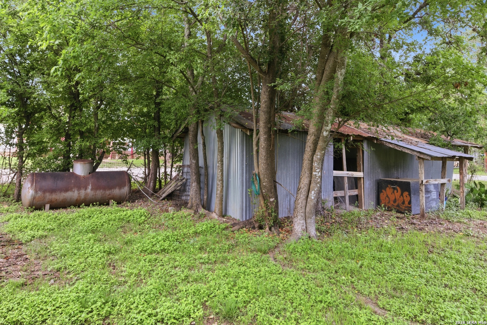 main property photo 28