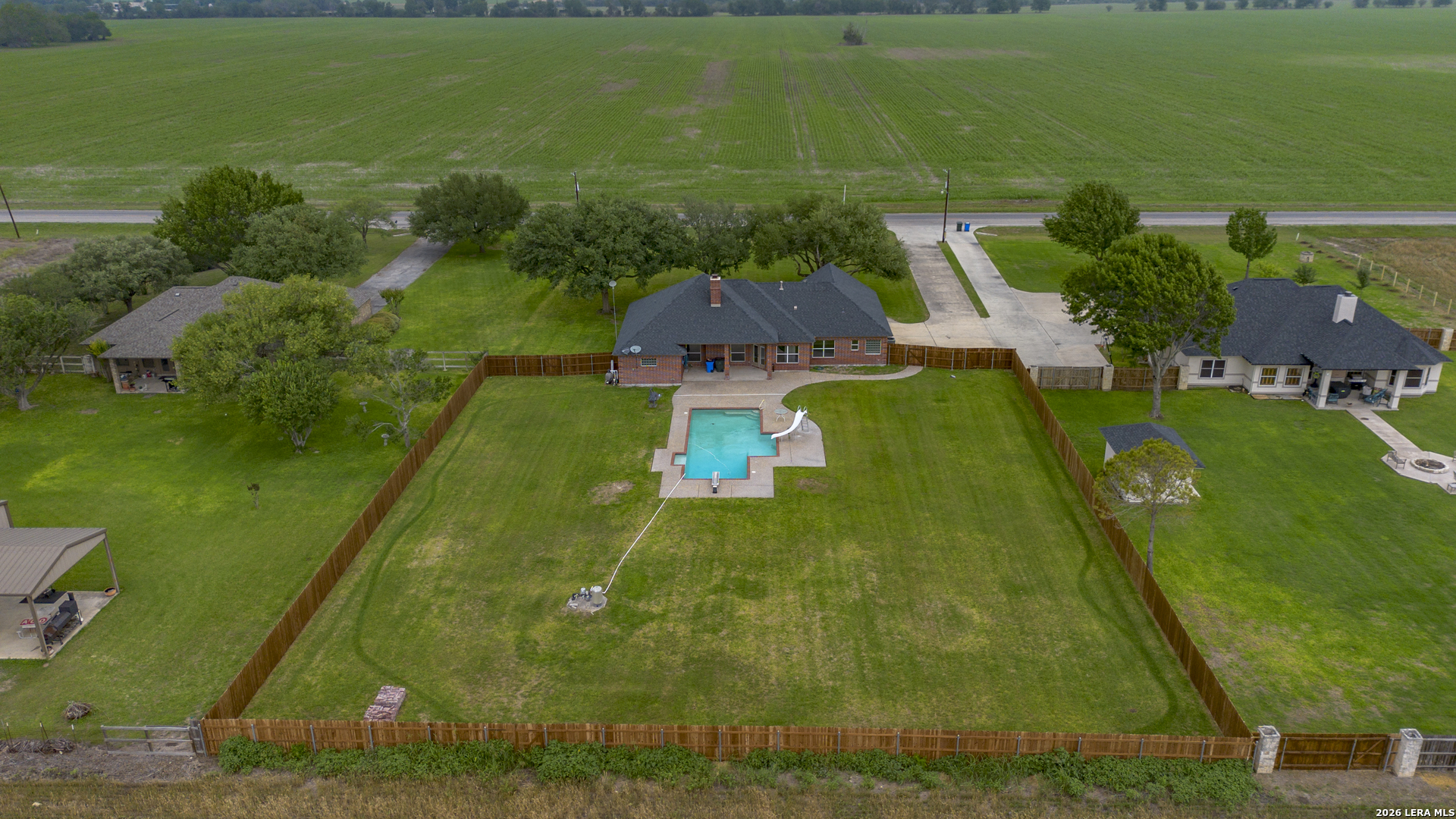 main property photo 33