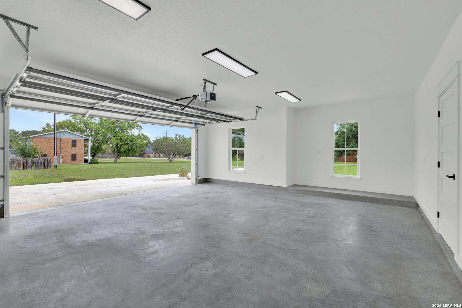 main property photo 50