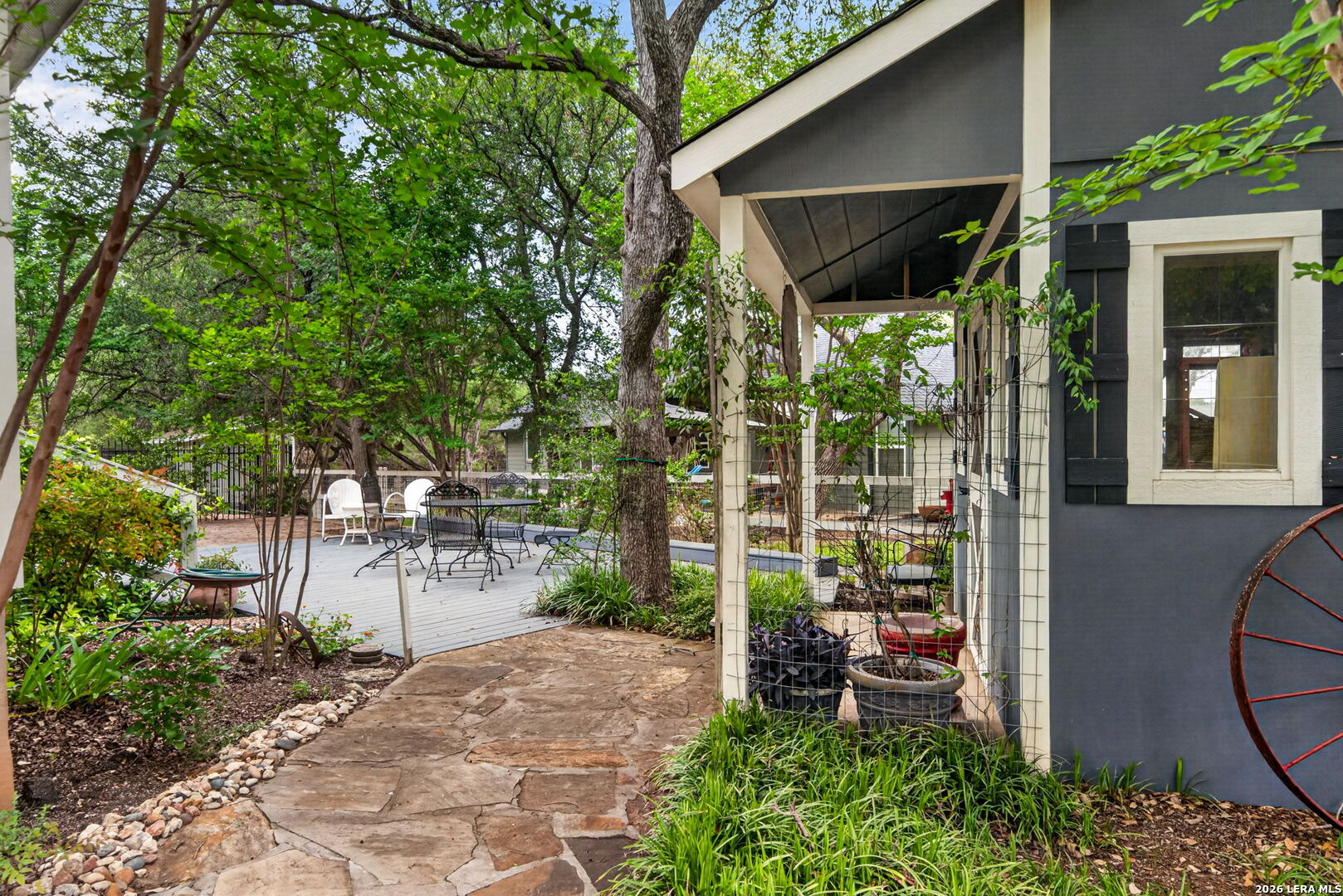 main property photo 28