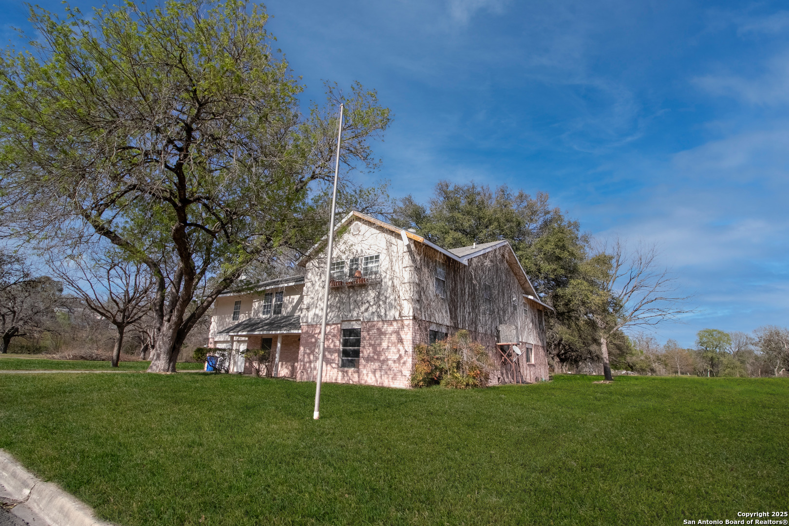 main property photo 4
