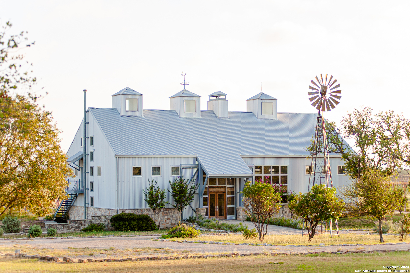 main property photo 2