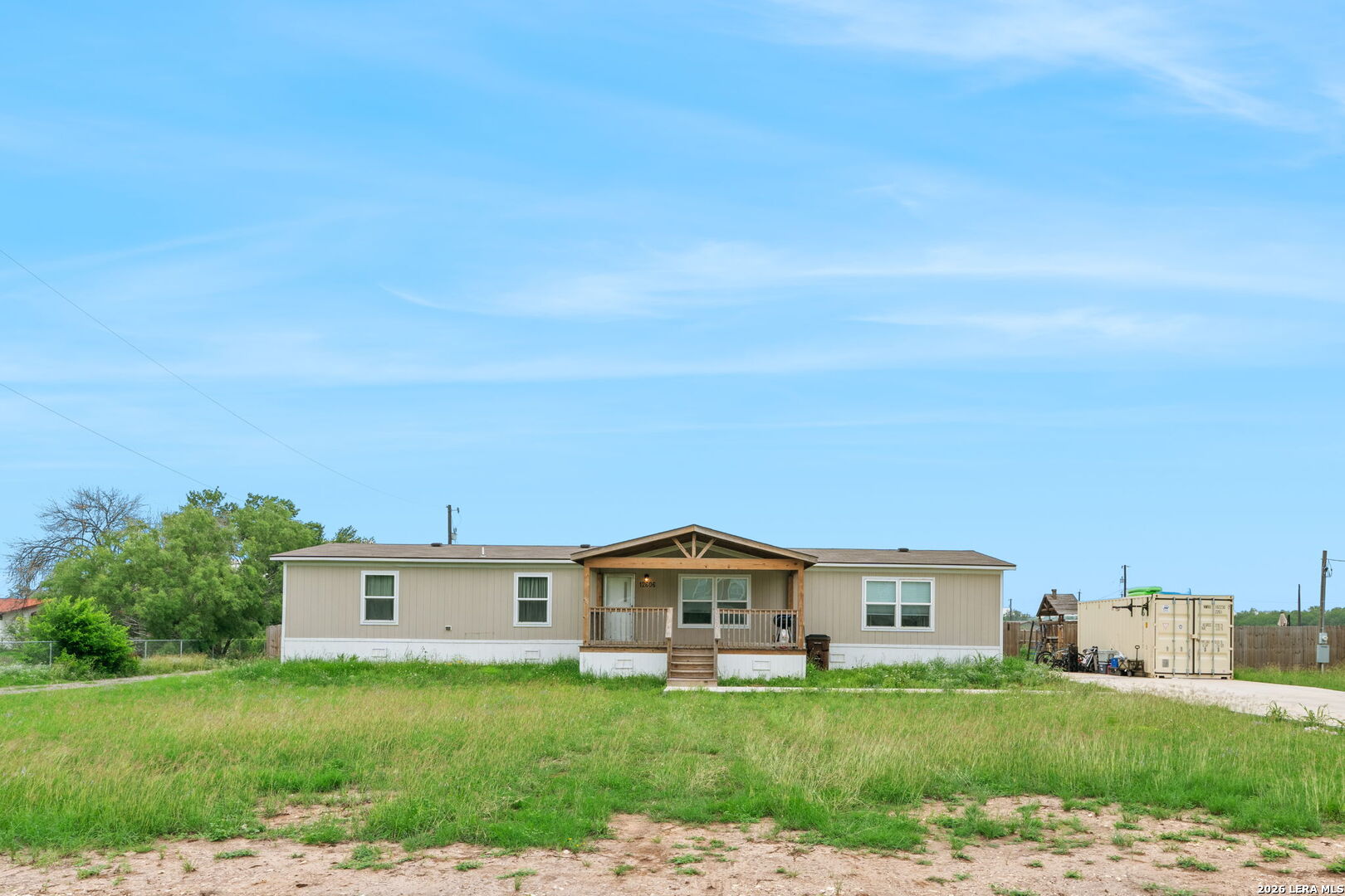 main property photo 28