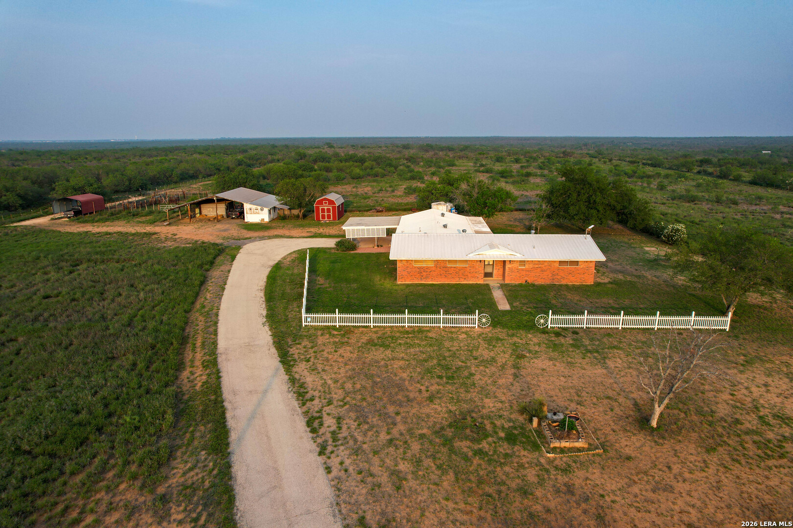 main property photo 8