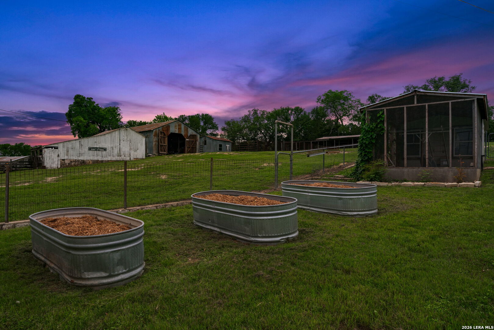 main property photo 28