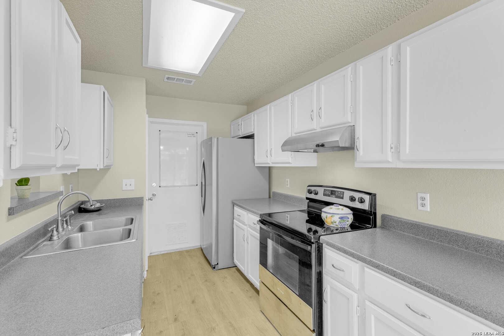 property viewer photo 4