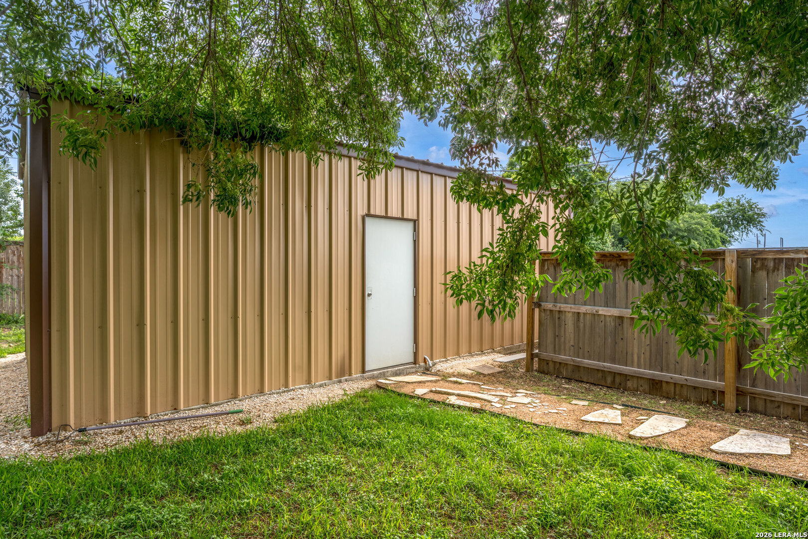 main property photo 25