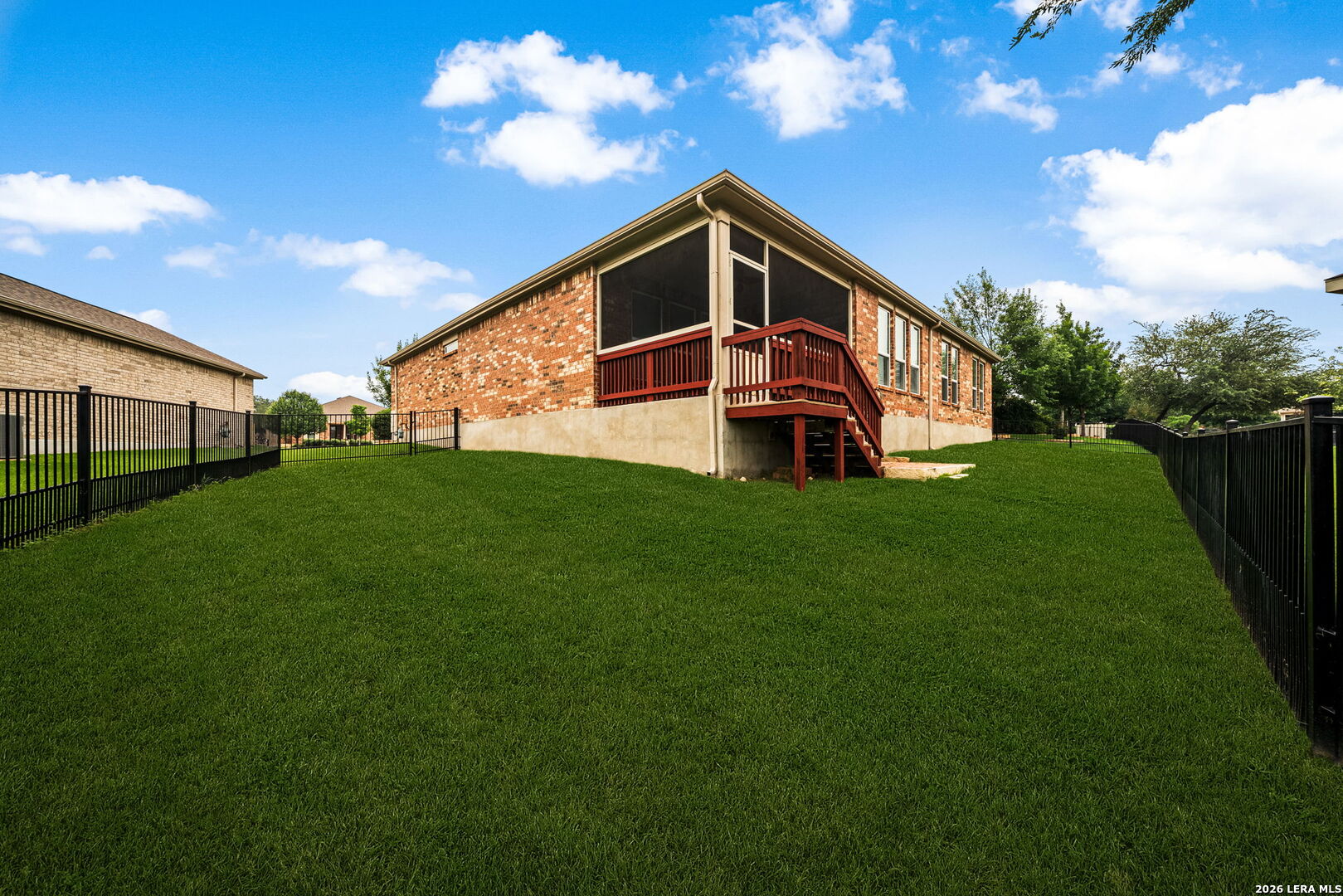property viewer photo 37