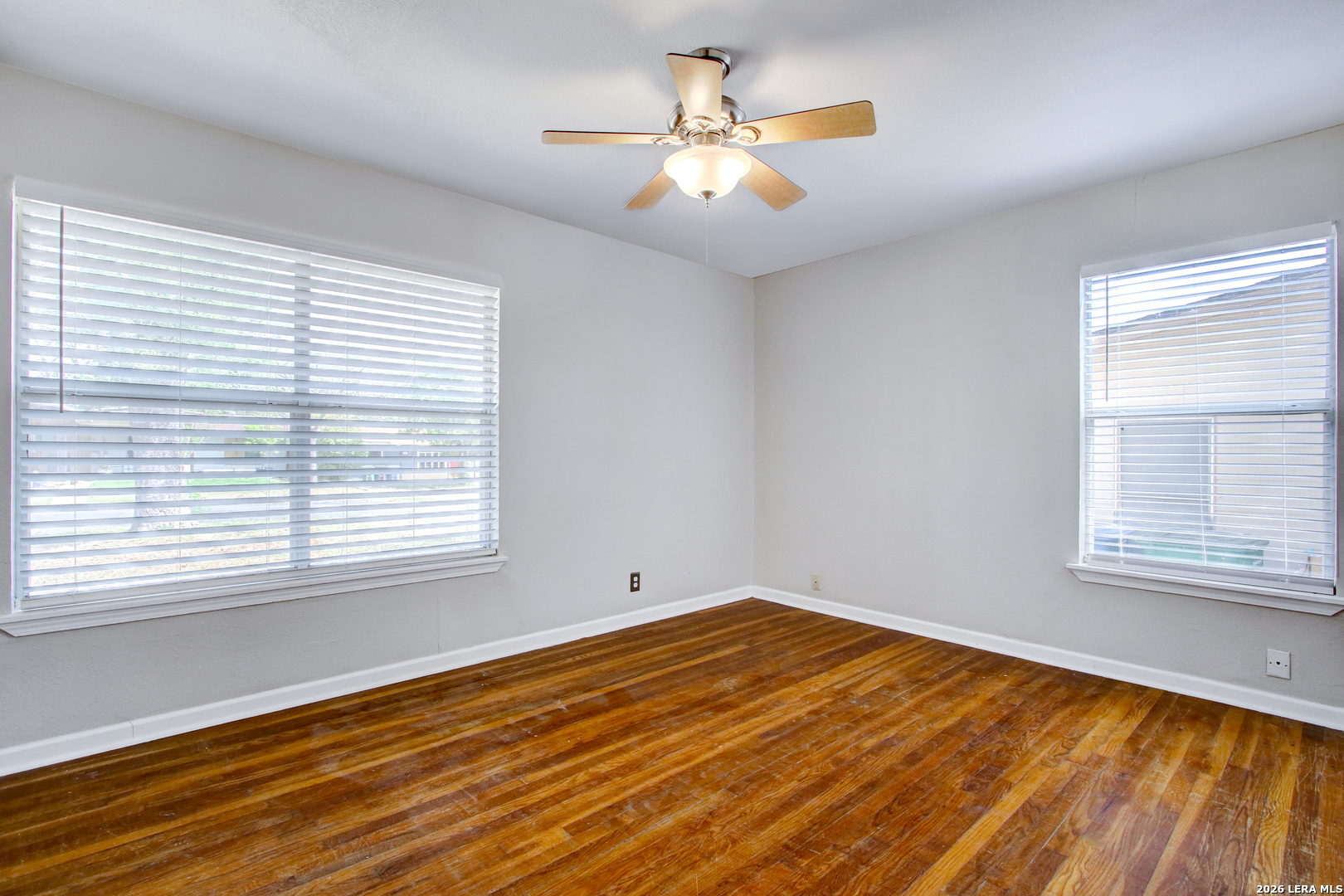 property viewer photo 13