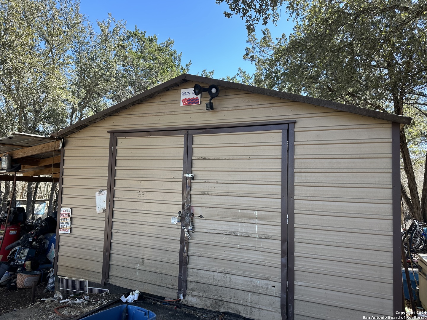 main property photo 28