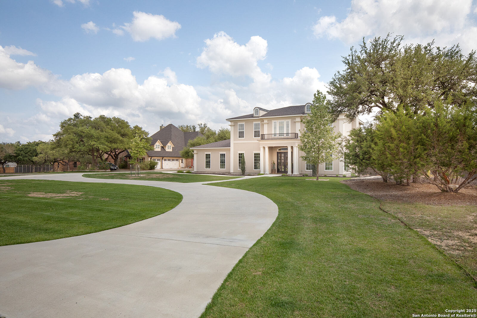 main property photo 3
