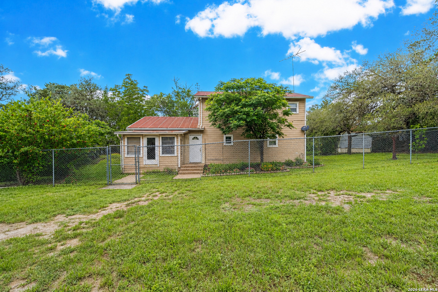 main property photo 9
