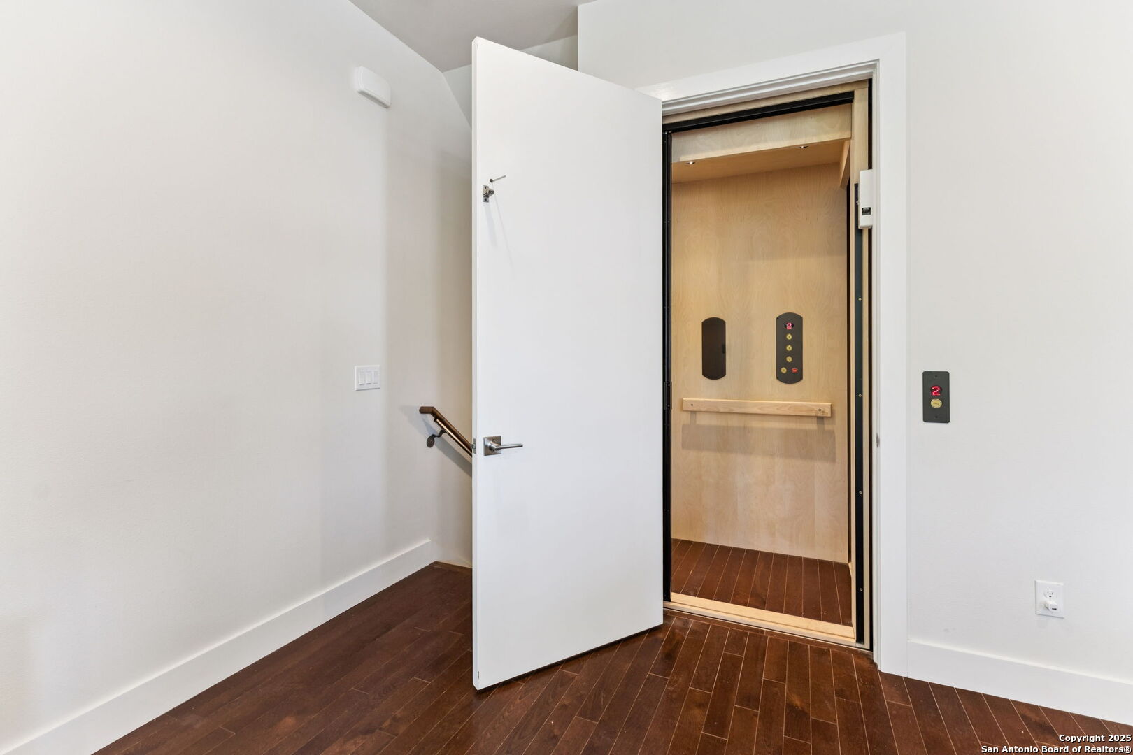 main property photo 8