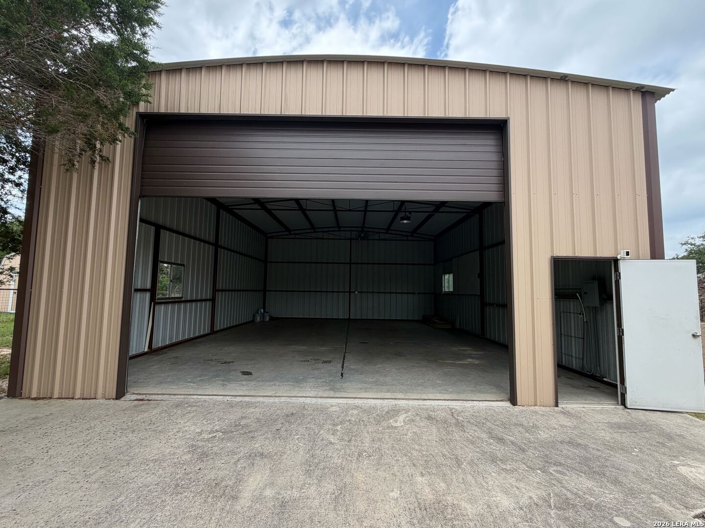 main property photo 41