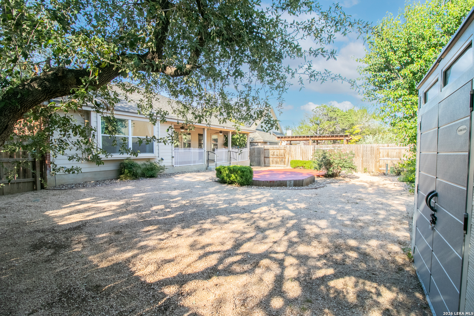 main property photo 28