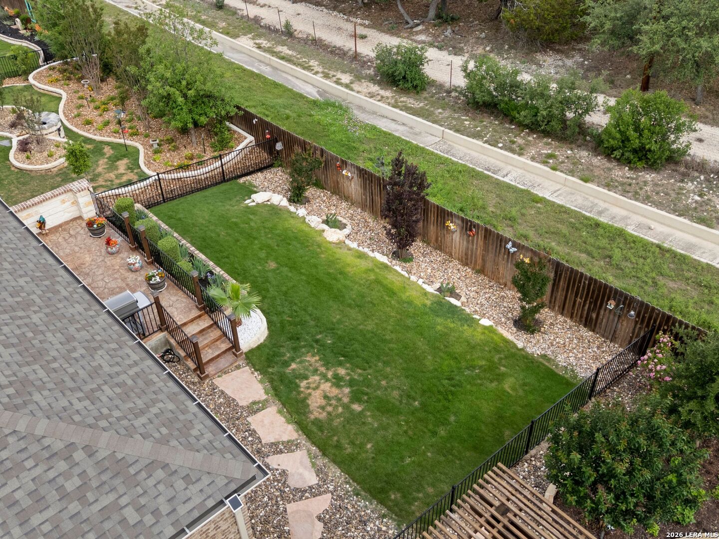 main property photo 30