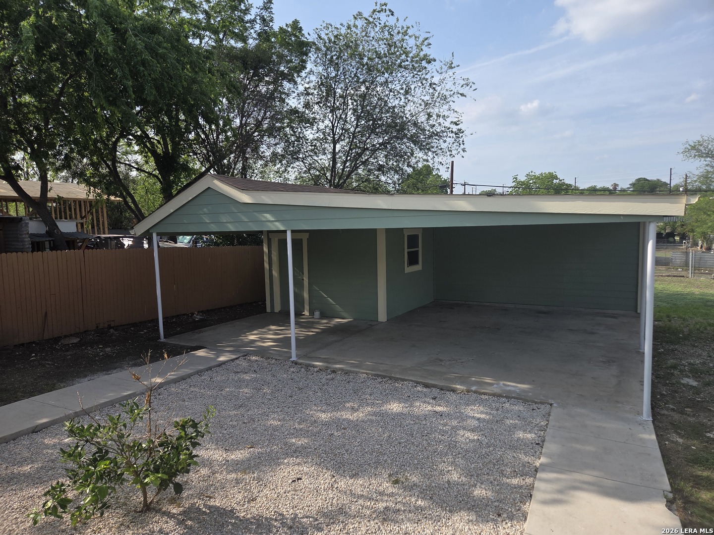 main property photo 28